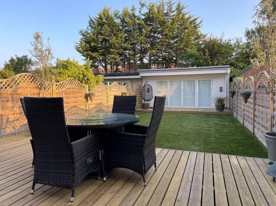 Luxury 4 Bed 2 Bath House With Garden Near Wimbledon Londra