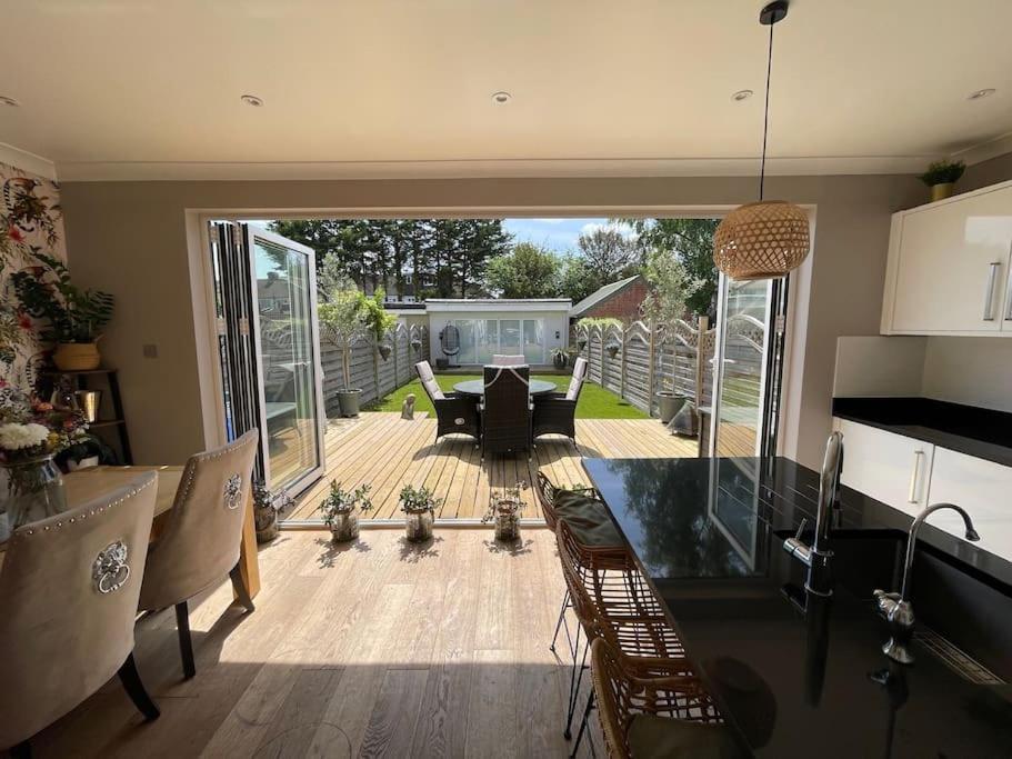 Case de vacanță Luxury 4 Bed 2 Bath House With Garden Near Wimbledon Londra