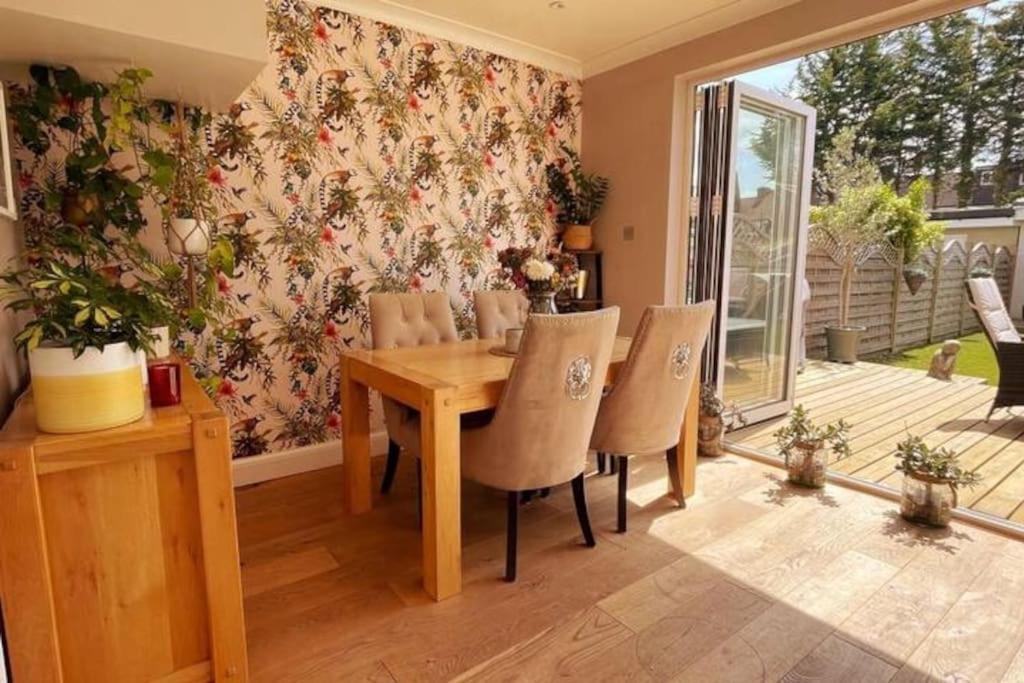 Luxury 4 Bed 2 Bath House With Garden Near Wimbledon Case de vacanță Londra