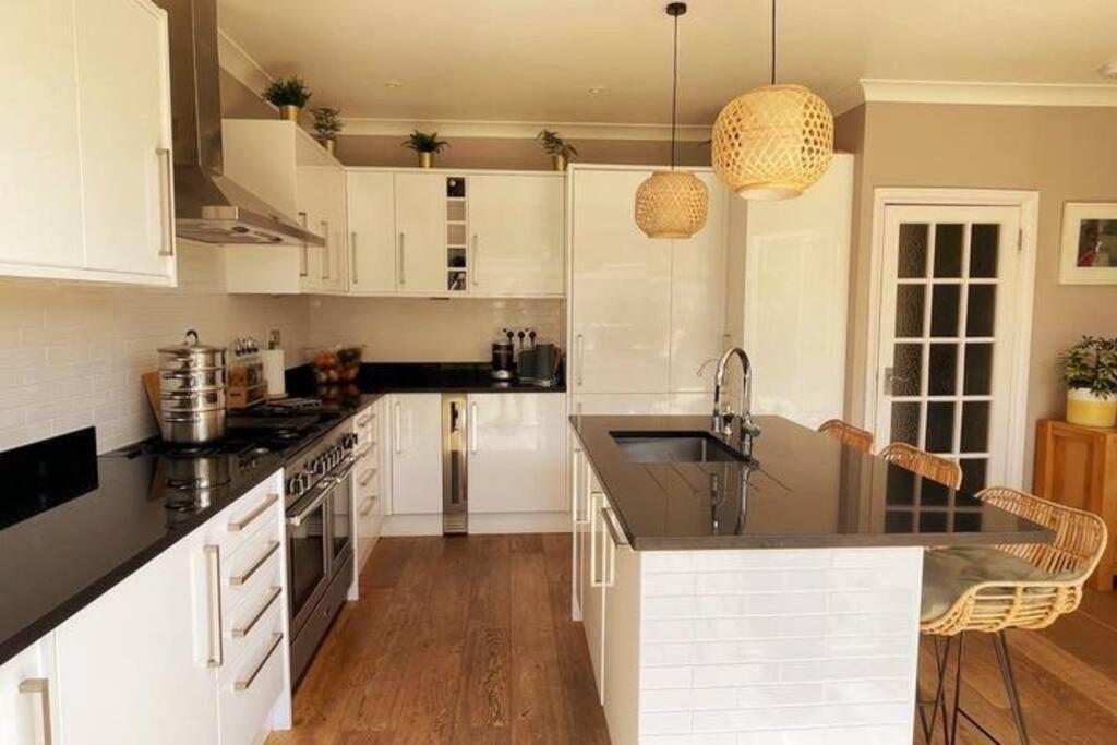 Ferienhaus Luxury 4 Bed 2 Bath House With Garden Near Wimbledon